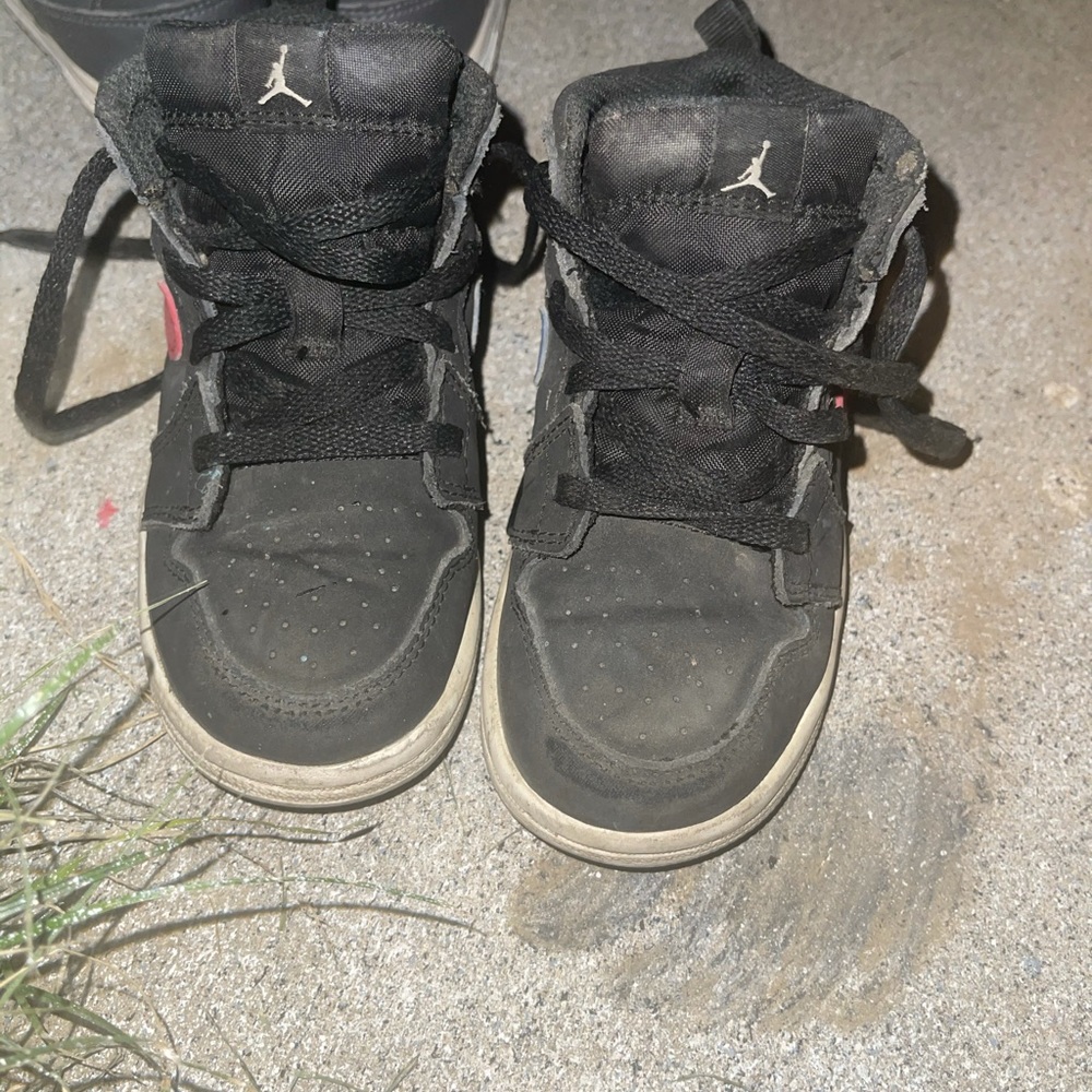 Nikes - Picture 4 of 4